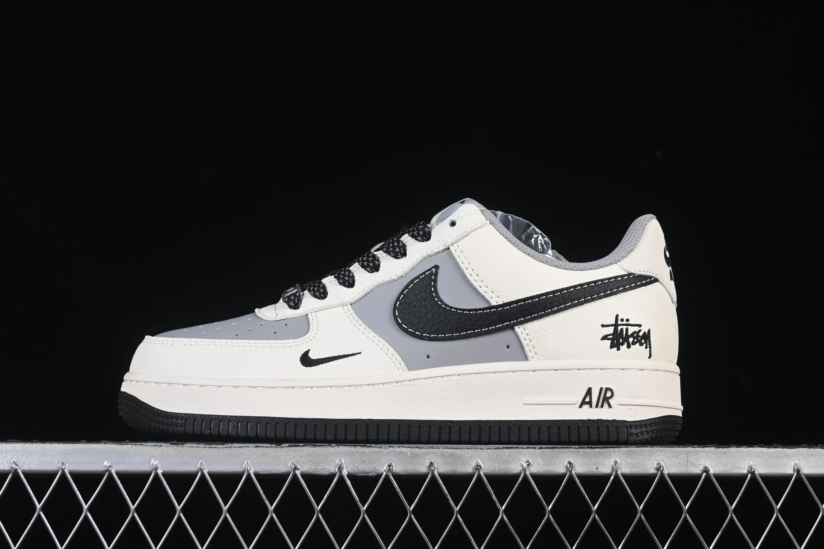 All categories Nk Air Force 1 Air Force series Nk Air Force 1 Low Air Force low-top Nike Air Force 1'07 Low Stusi co-branded beige, black and gray stitching Air Force 1 low-top casual sneakers JS8028-017